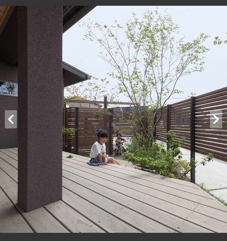 SUUMO　公式サイト　新産住拓の建築実例【吹き抜け／ウッドデッキ】木組みのエクステリアで自然とつながる暮らし